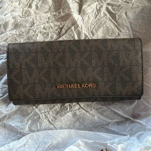 Jet Set Travel Large Logo Wallet NWT